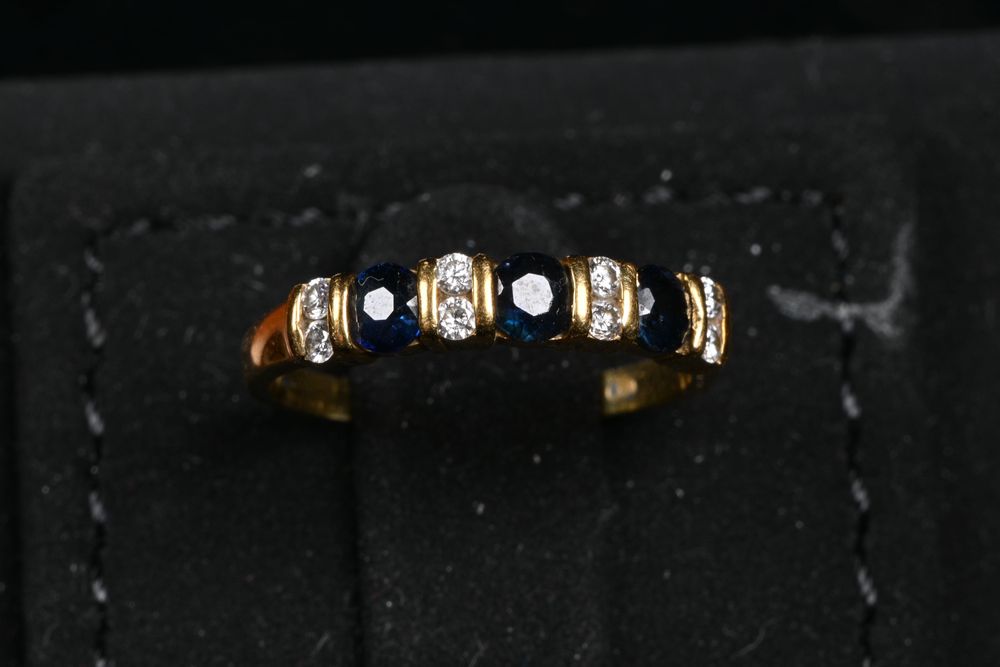 Златен пръстен Халка 18к (750) с 8 диаманта и 3 сапфира Размер 49