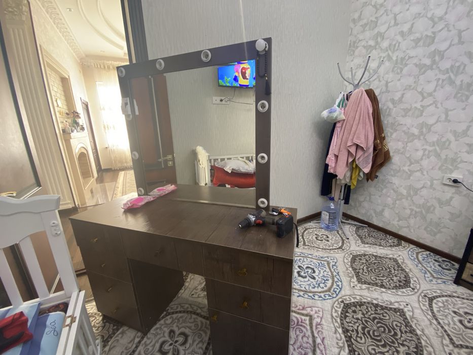 трюмо янгиде свети бор