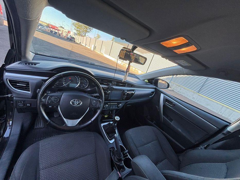 Vând toyota corolla