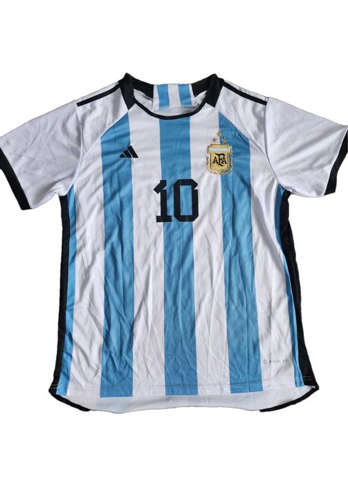 Фланелка на Лионел Меси с принт на подписа на гърба на фланелката