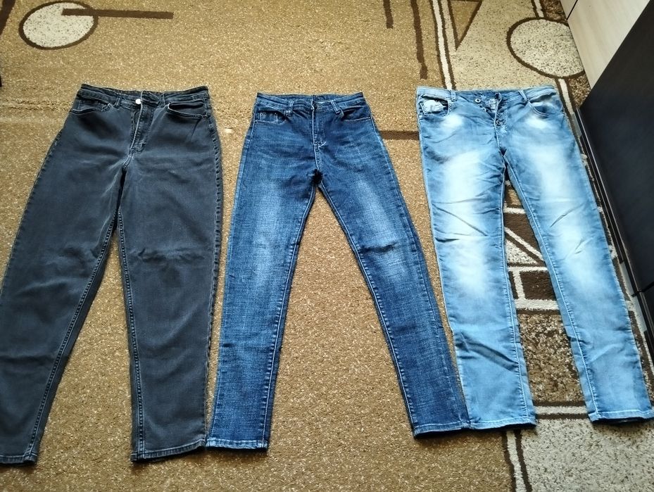 Продам женские джинсы.