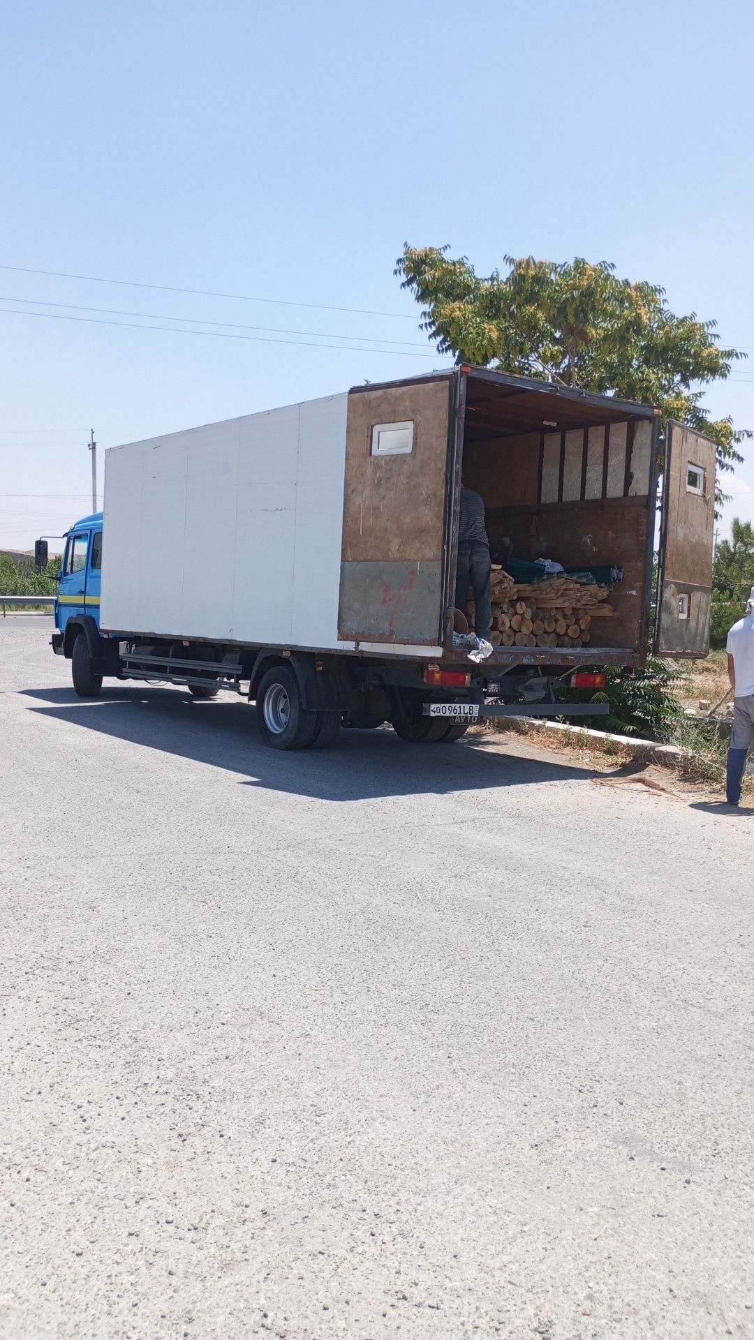 Mersedes bens 1320 sotiladi