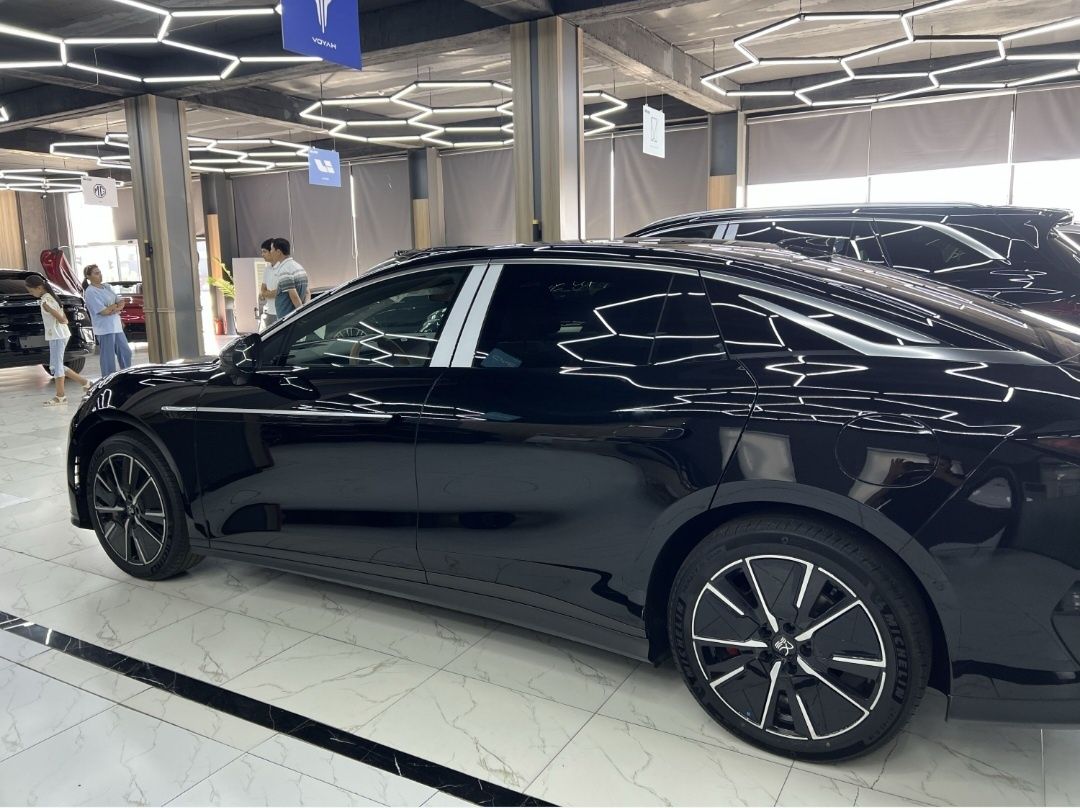 BYD HAN L flagship 701 km