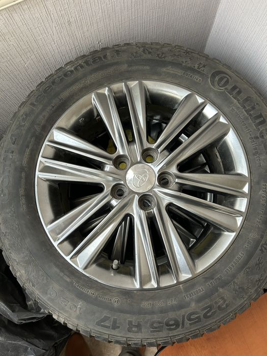 Шины зимние с дисками  R17 на Тойота и Лексус
