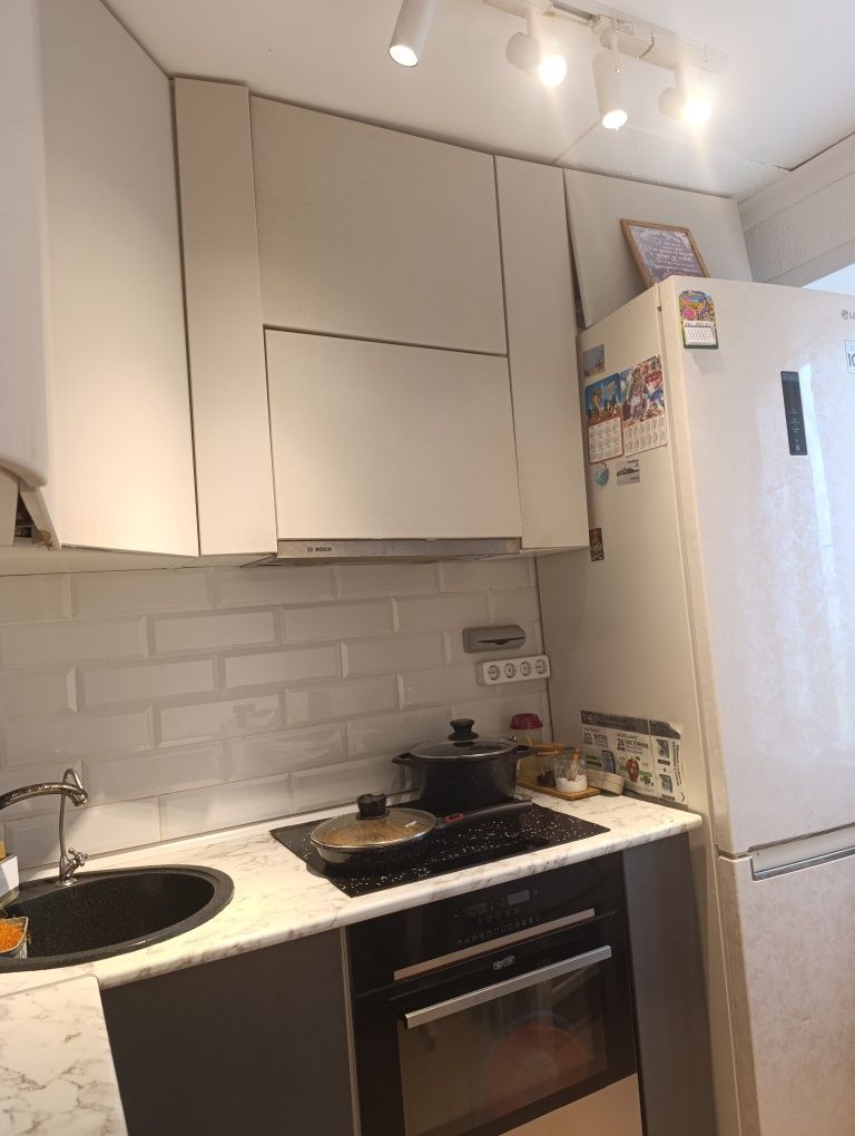 Продам 3 х комн квар. 3 мкр-18 дом- 5    этаж