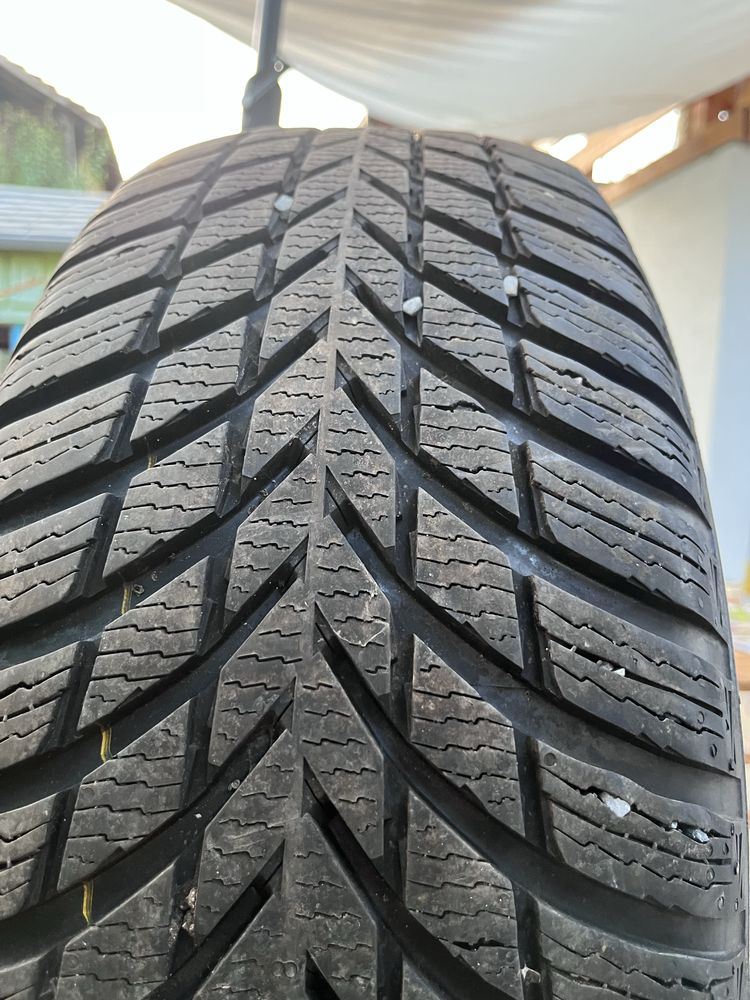 Продавам 4бр зимни гуми Nokian 235/65R17