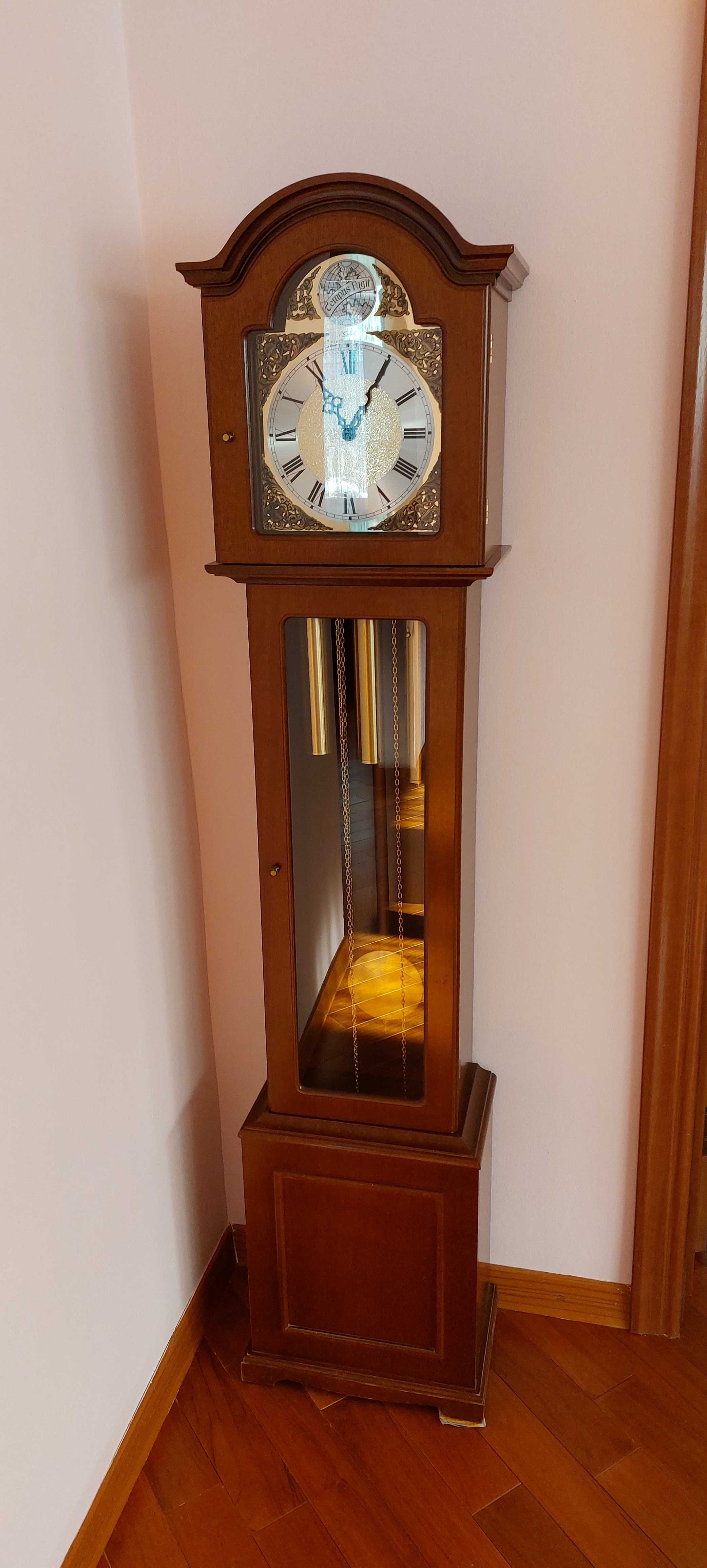 Антикварные часы из Германии , с боем ,в идеальном состоянии.