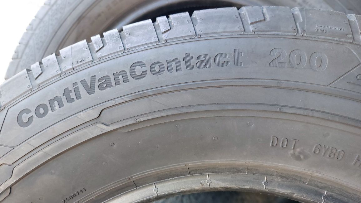 Гуми за Бус 235/65/16 C Continental ContiVanContact 200 4 броя