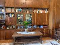 Mobilier sufragerie complet – biblioteca + canapea cu fotolii