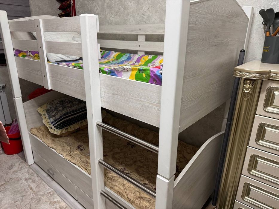 Икки этажный кровать.