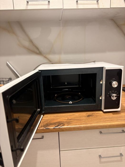 Vand cuptor cu microunde