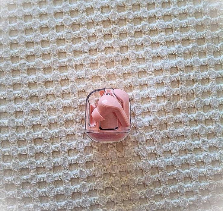 ЧИСТО НОВИ безжични слушалки