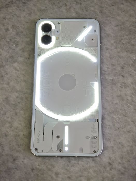 Продам смартфон Nothing phone 1