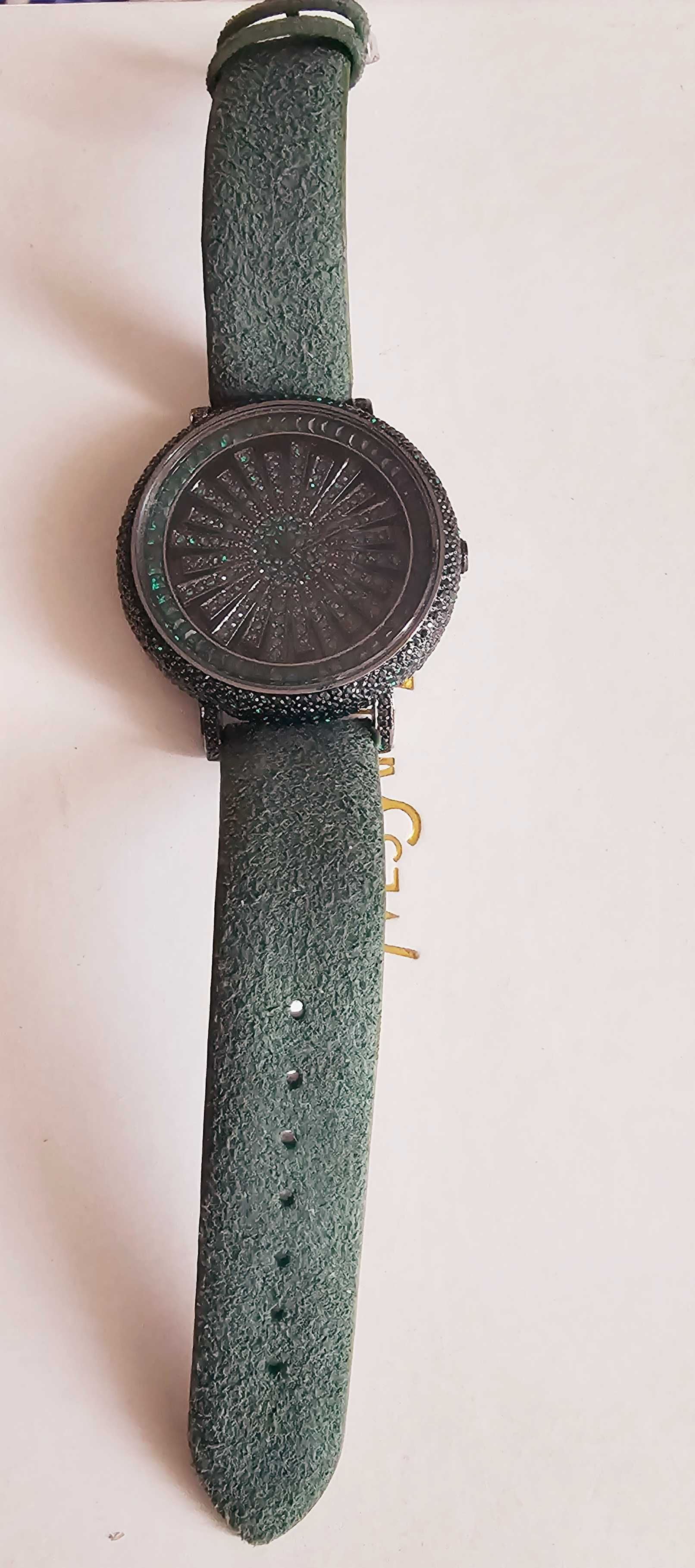 Часы под Версаче зеленые