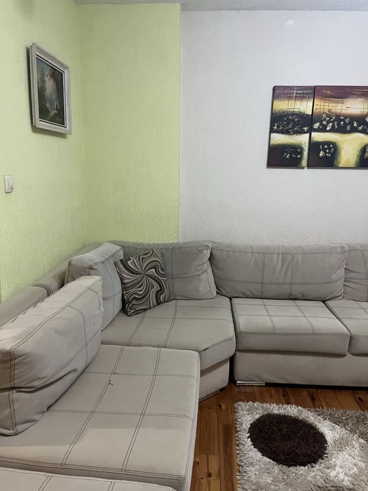 Продавам ъглов диван с 3 части + възглавниците