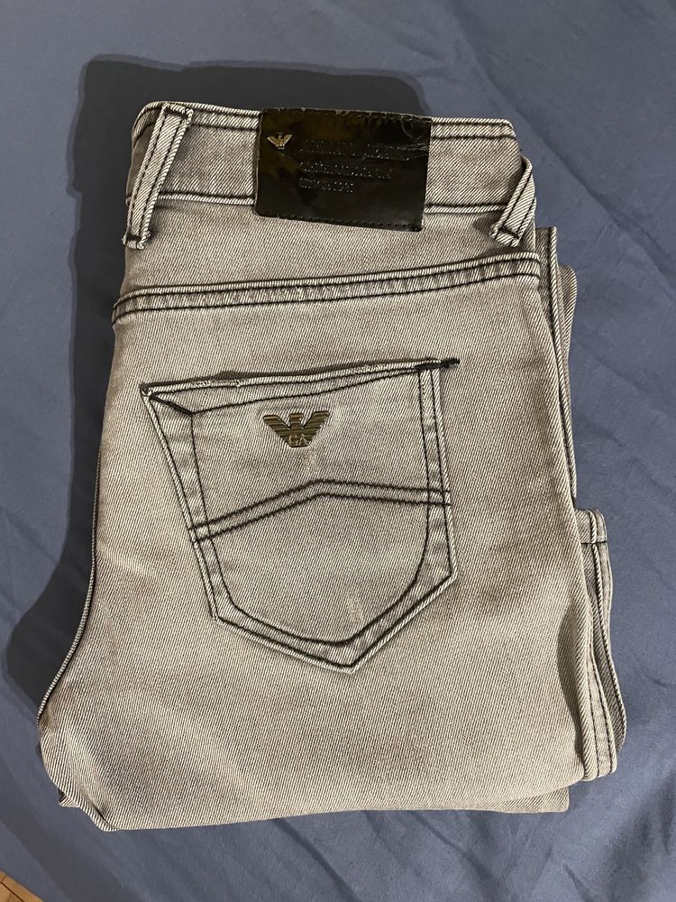 Vând blugi dama originali Armani Jeans