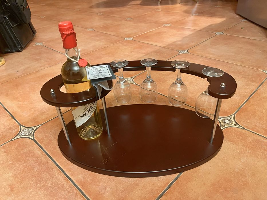 Minibar pentru sticla de vin si suport pahare