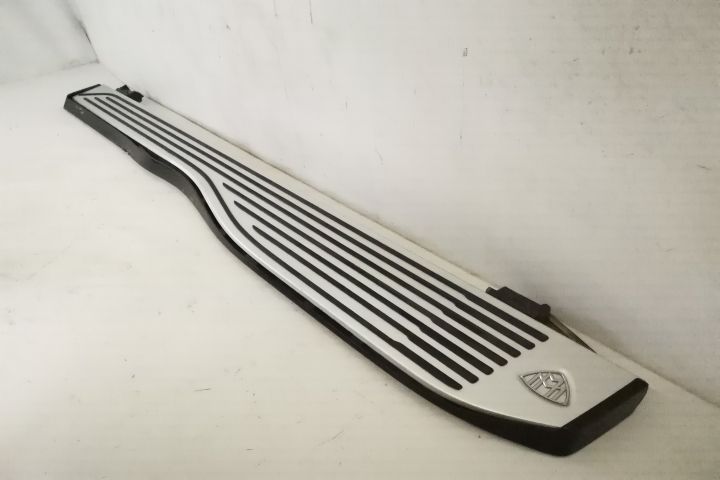 Орнамент праг Тип Стъпало Ляв Оригинален В Добро Състояние Майбах W167