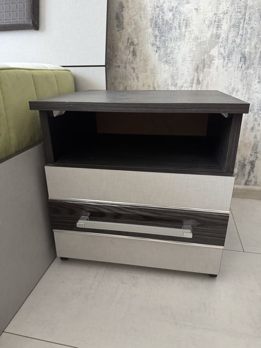 Vand Pat cu noptiere