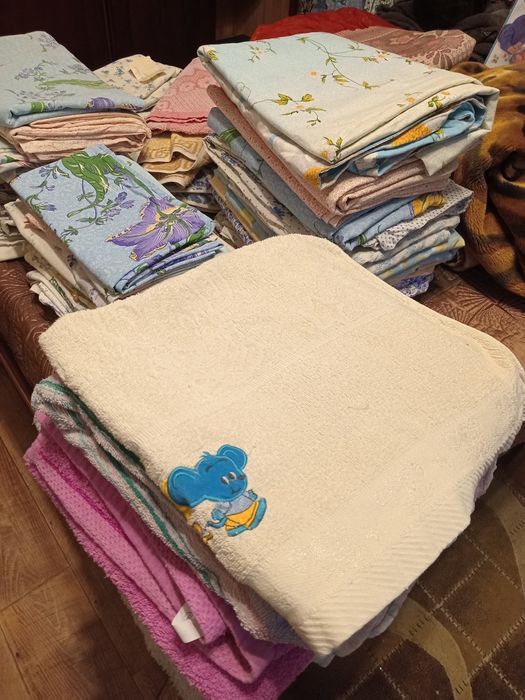 Продам  постельное белье, одеяла,полотенца, пледы и др.