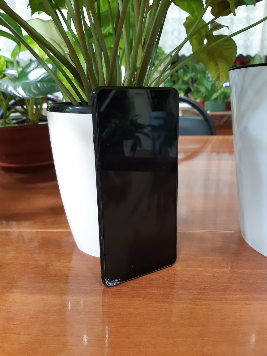 Samsung A9 128/8GB ekran Plata ishlamaydi zapchastga