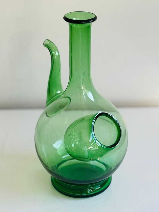 Carafă de vin italiană din sticlă verde suflată cu camera de gheata