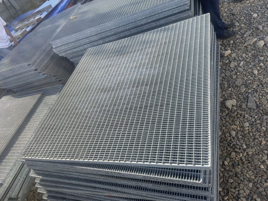 Gratare zincate galvanizate