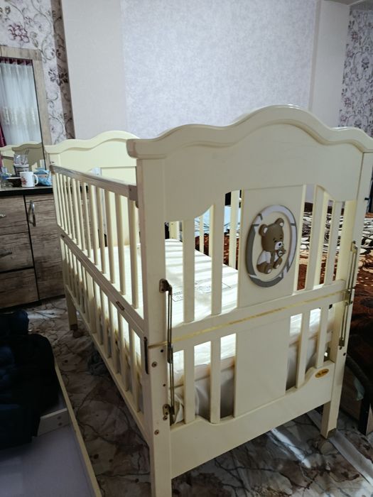 Bolalar karavati 500000 so'm holati yaxshi