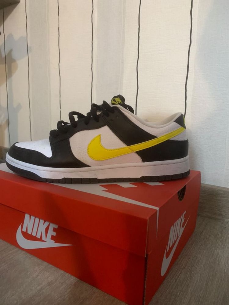 Nike dunk low black/opti yellow-white