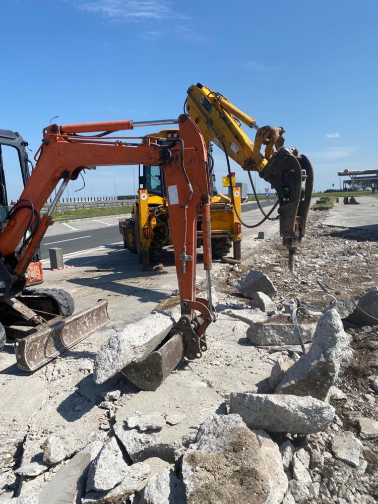 Buldo-excavator,bobcat,mini-excavator,camioneta,nivelari,demolari