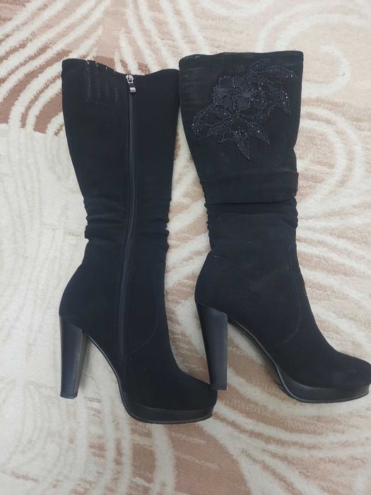 отдам зимние сапоги на каблуке 36 р, женскую осеннюю куртку 46-48