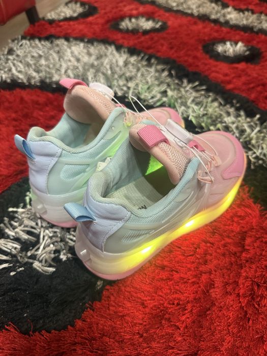 Papuci cu role……….