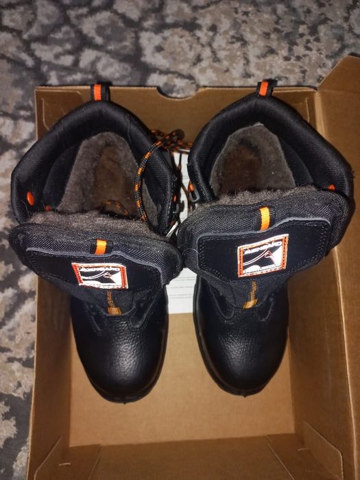 Ботинки зимние  40 размер