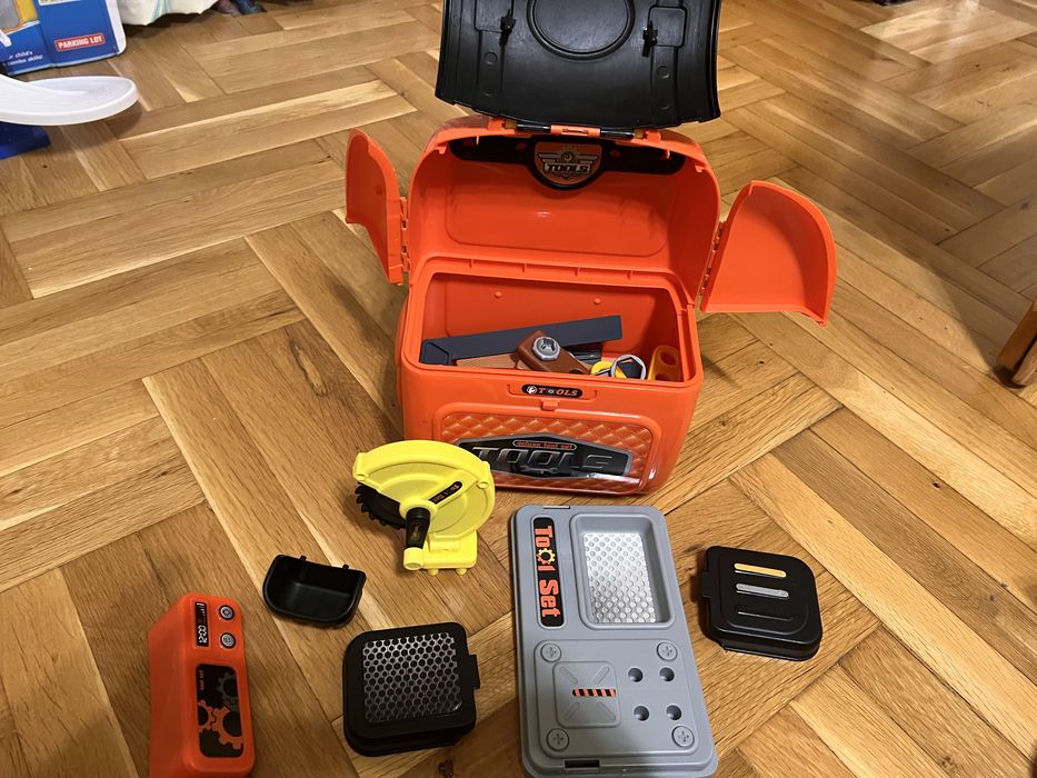 Куфар работилница с инструменти