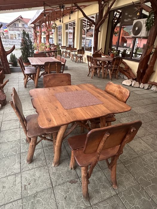 Vand mese si scaune din lemn, stil rustic