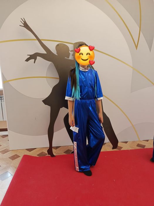 Костюмы, платья разные