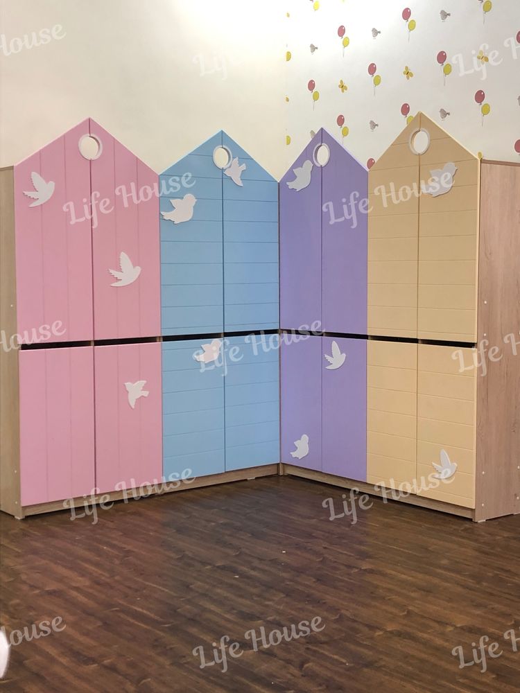 Шкафчики для детского сада в стиле скворечник
