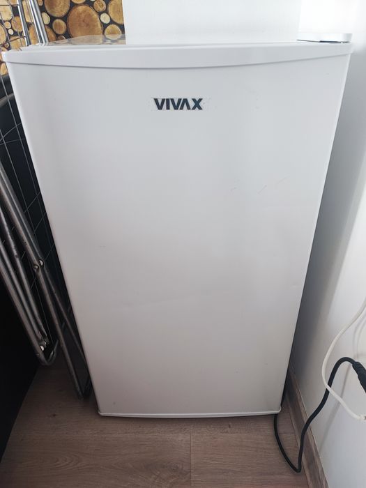 Frigider VIVAX TTR-93, cu congelator – 450 lei (negociabil)