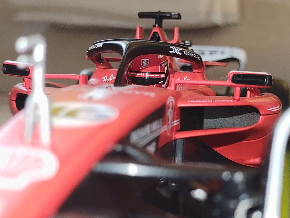 Macheta 1:18 F1 2023 Ferrari SF-23 Las Vegas Charles Leclerc Bburago