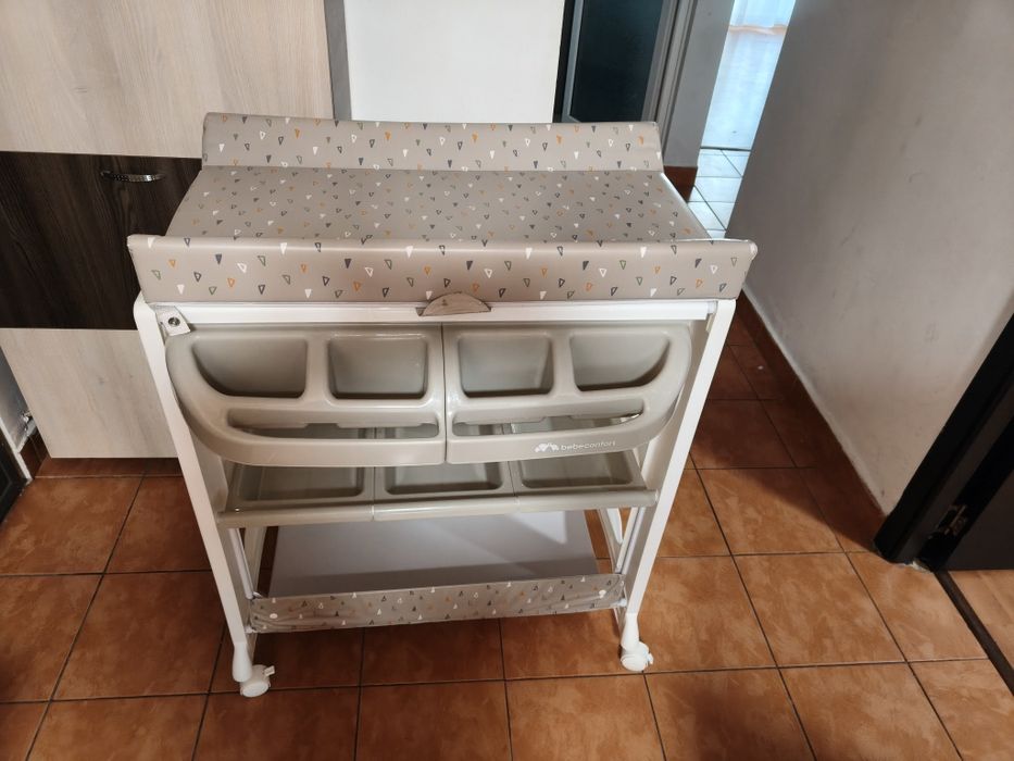 Masă de înfășat cu cădiță