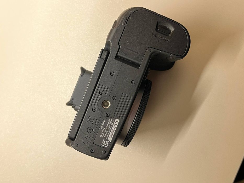 Canon r7 body + viltrox adapteri + 2 ta batareka