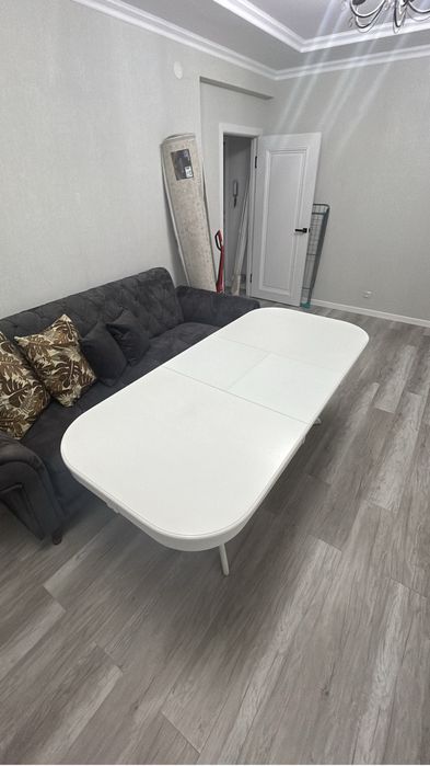 Стол . Мдф и массив дерева.