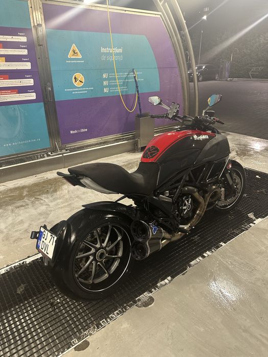 Ducatti diavel carbon