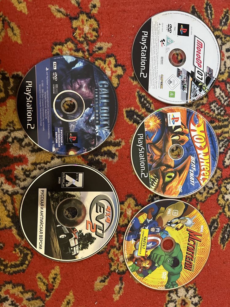 Много дисков на PlayStation 2