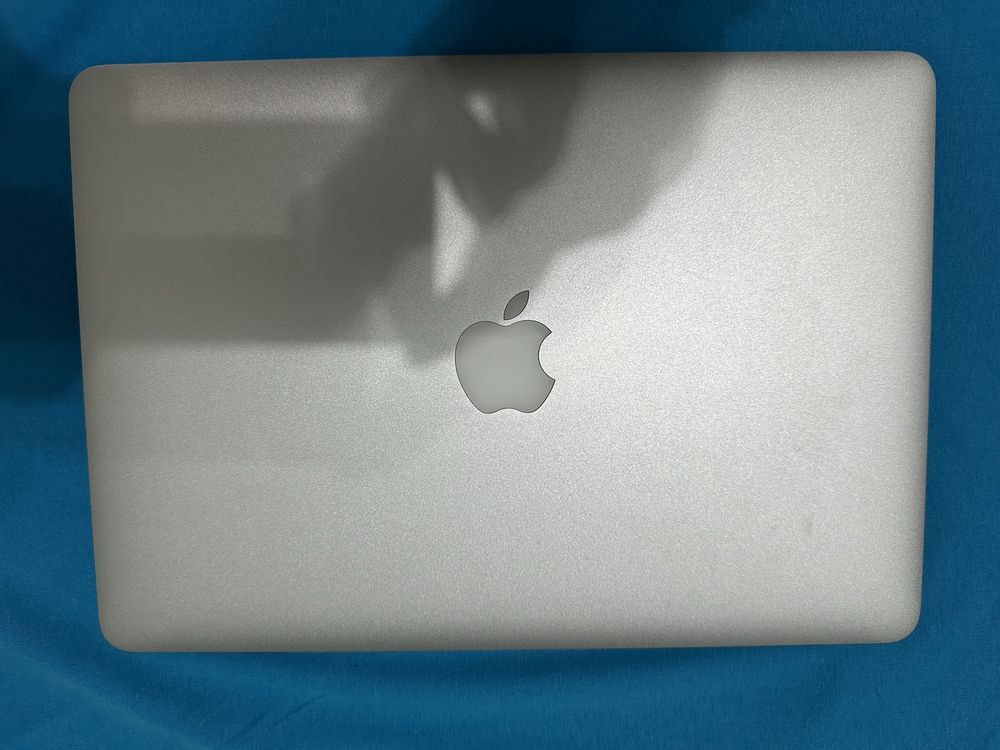 Продам mac book air A1369