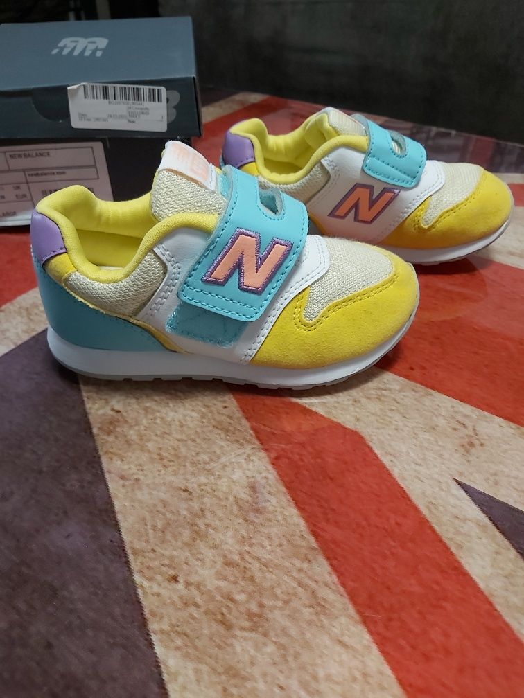 Adidasi fetita New Balance