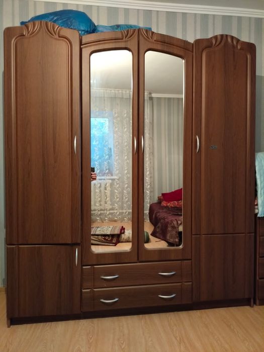 Продам спальный гарнитур