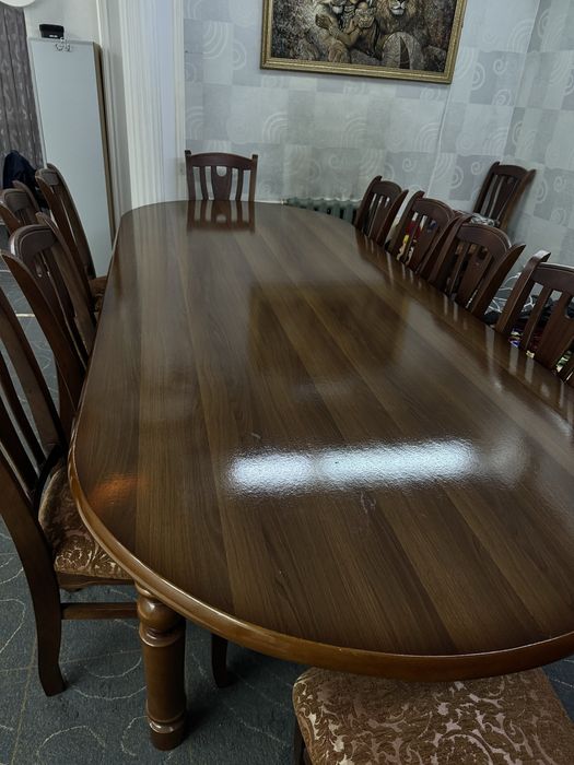 Стол для гостинной