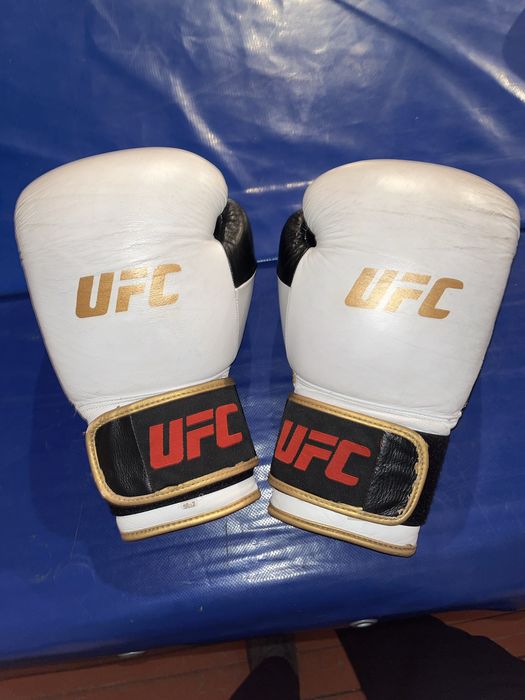 Перчатки UFC почти новые