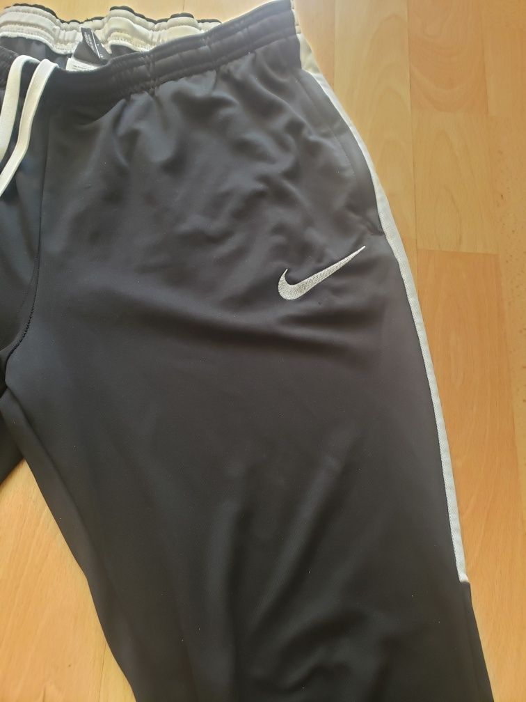 Оригинално долнище Nike Dri-Fit S